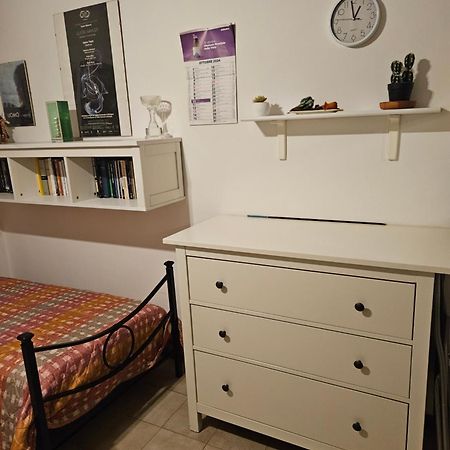 Stanza In Appartamento Privato Zona San Vitale โบโลญญา ภายนอก รูปภาพ