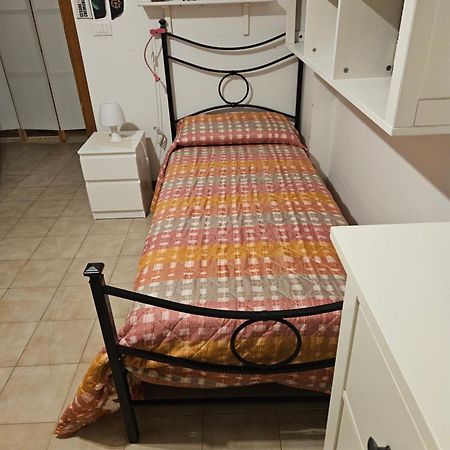 Stanza In Appartamento Privato Zona San Vitale โบโลญญา ภายนอก รูปภาพ
